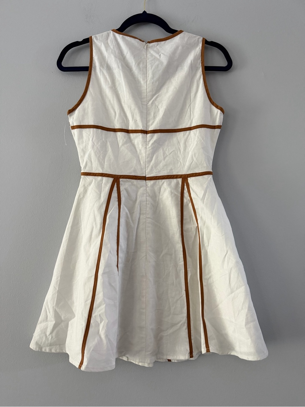 White and Brown Trim Sleeveless Fit-and-Flare Dress - Picture 4 of 4